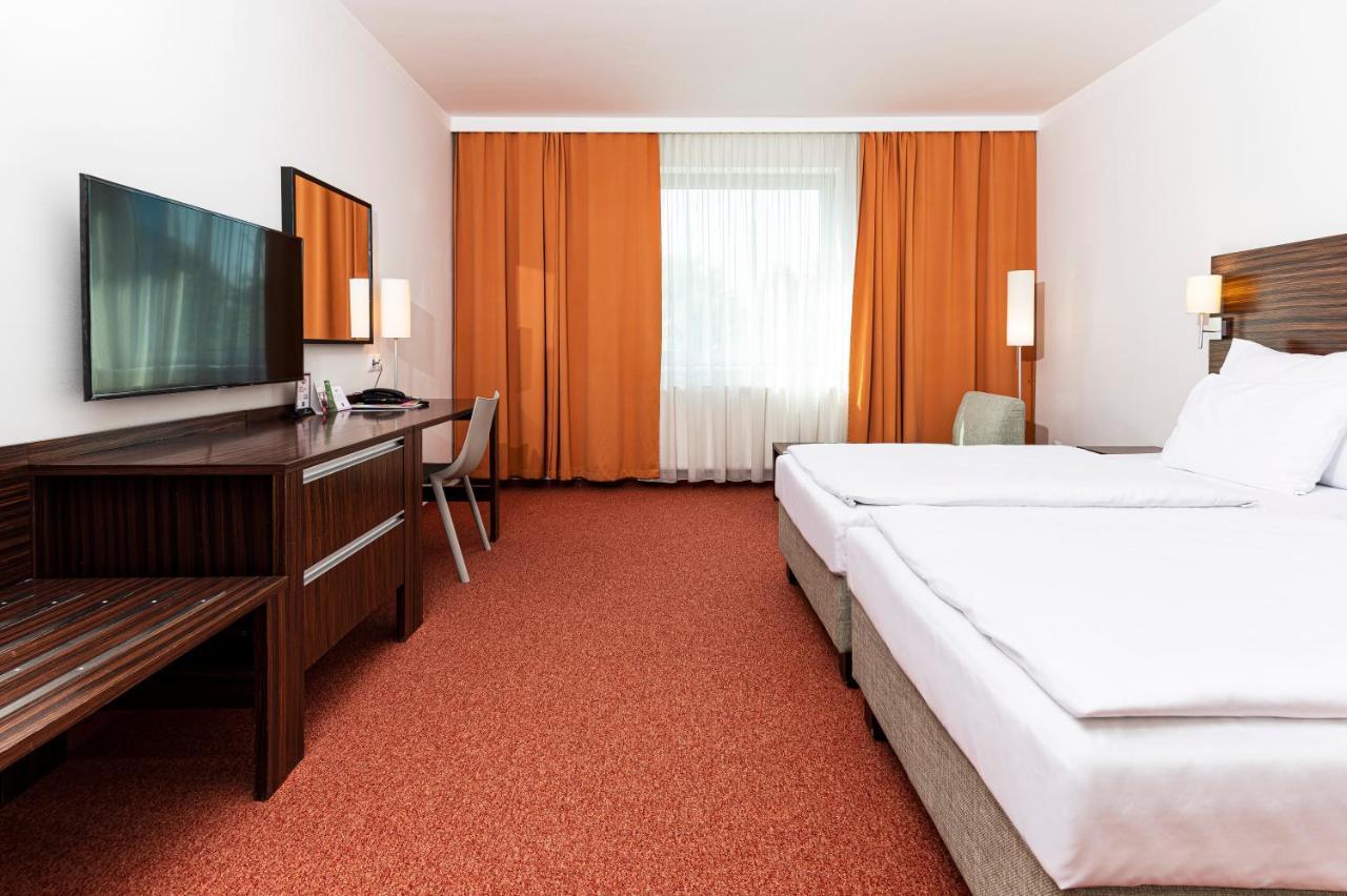 Hotel Euro Pardubice Kültér fotó