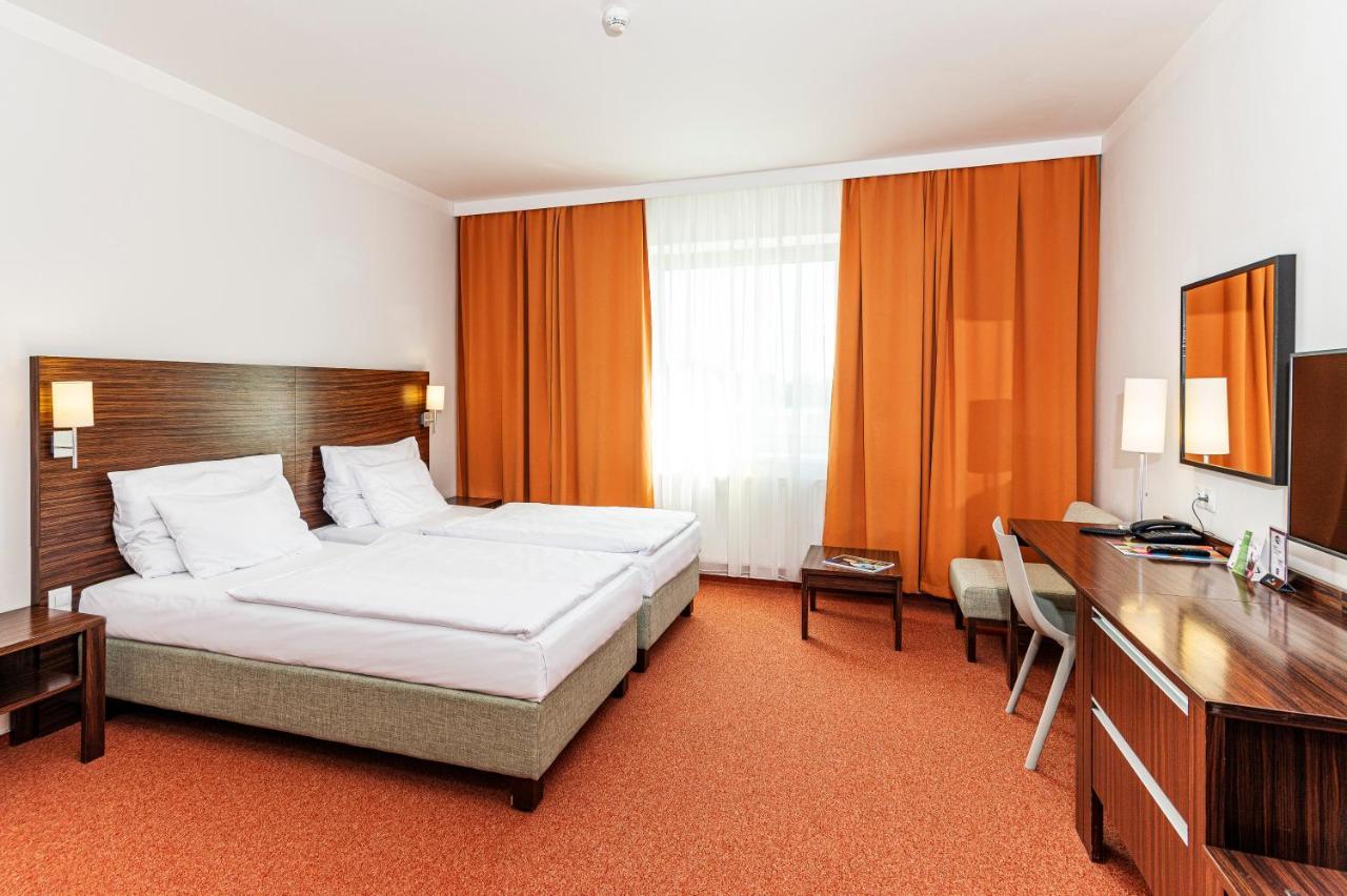 Hotel Euro Pardubice Kültér fotó