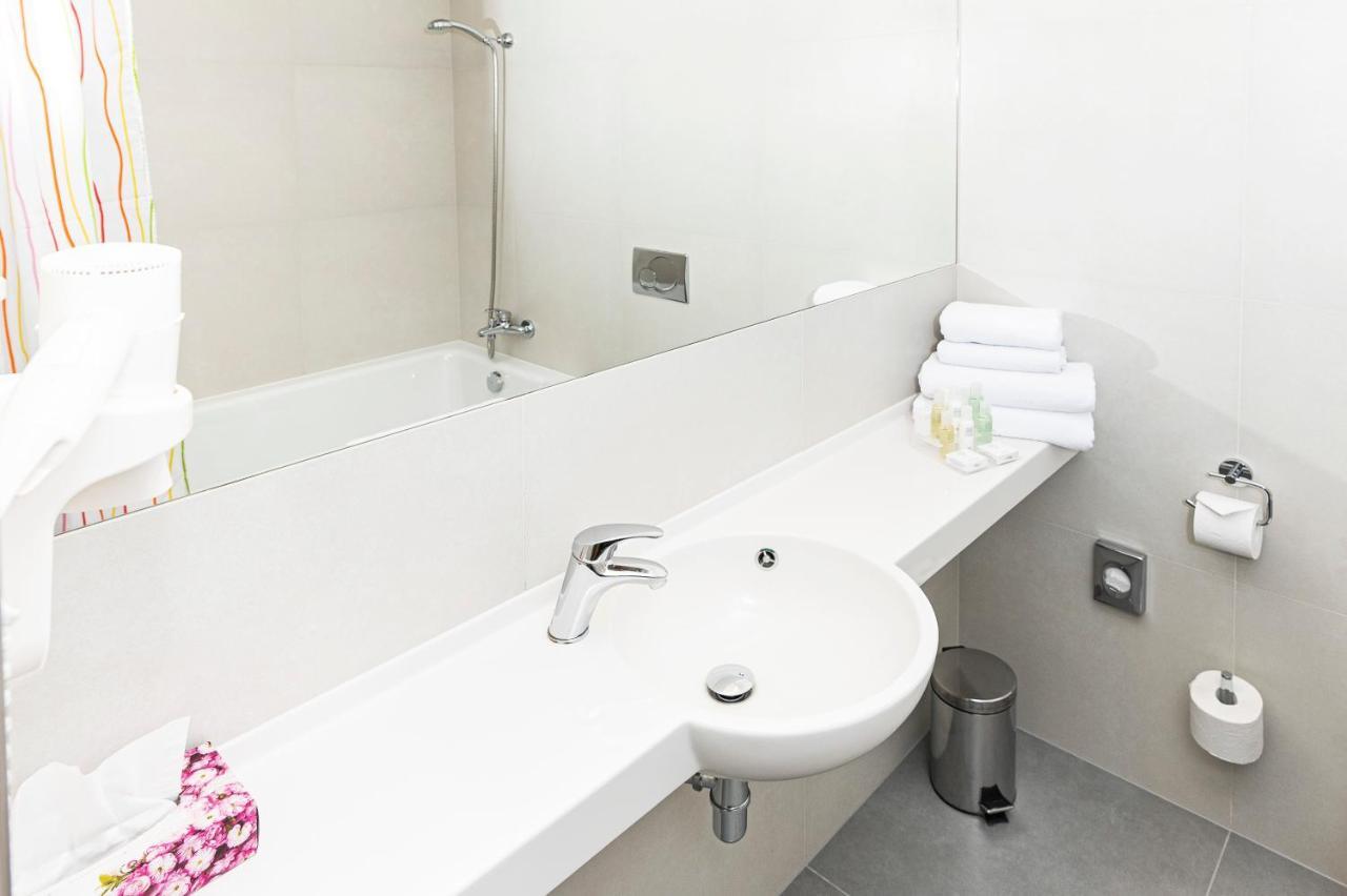 Hotel Euro Pardubice Kültér fotó