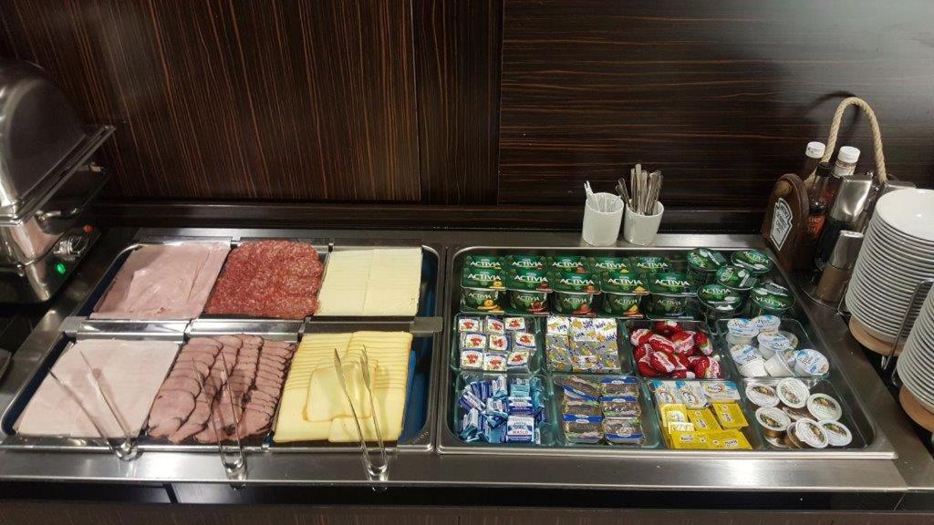 Hotel Euro Pardubice Kültér fotó