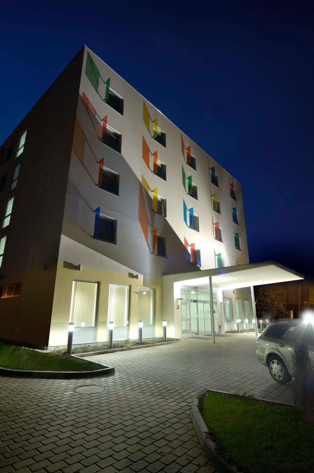 Hotel Euro Pardubice Kültér fotó