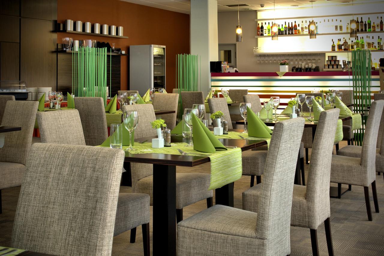 Hotel Euro Pardubice Kültér fotó