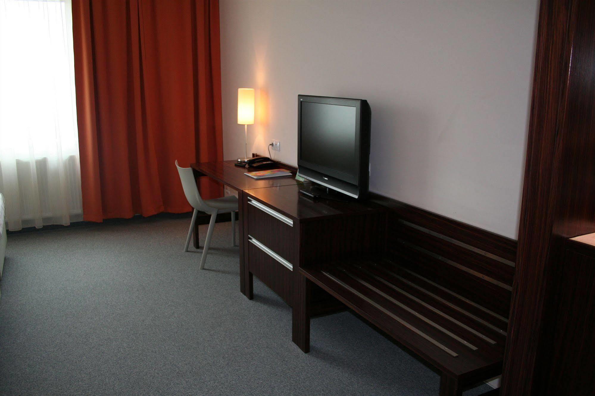 Hotel Euro Pardubice Kültér fotó