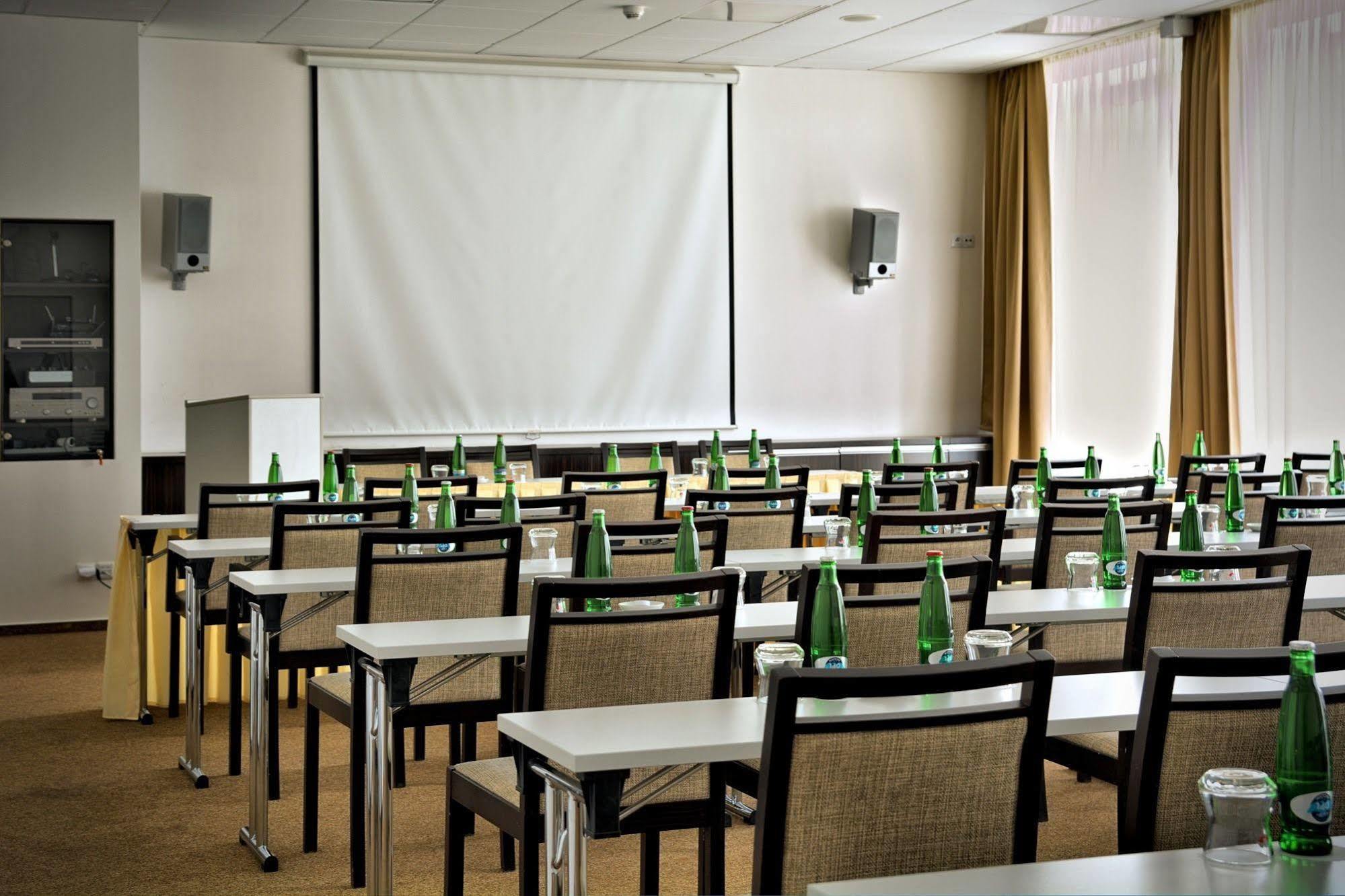 Hotel Euro Pardubice Kültér fotó