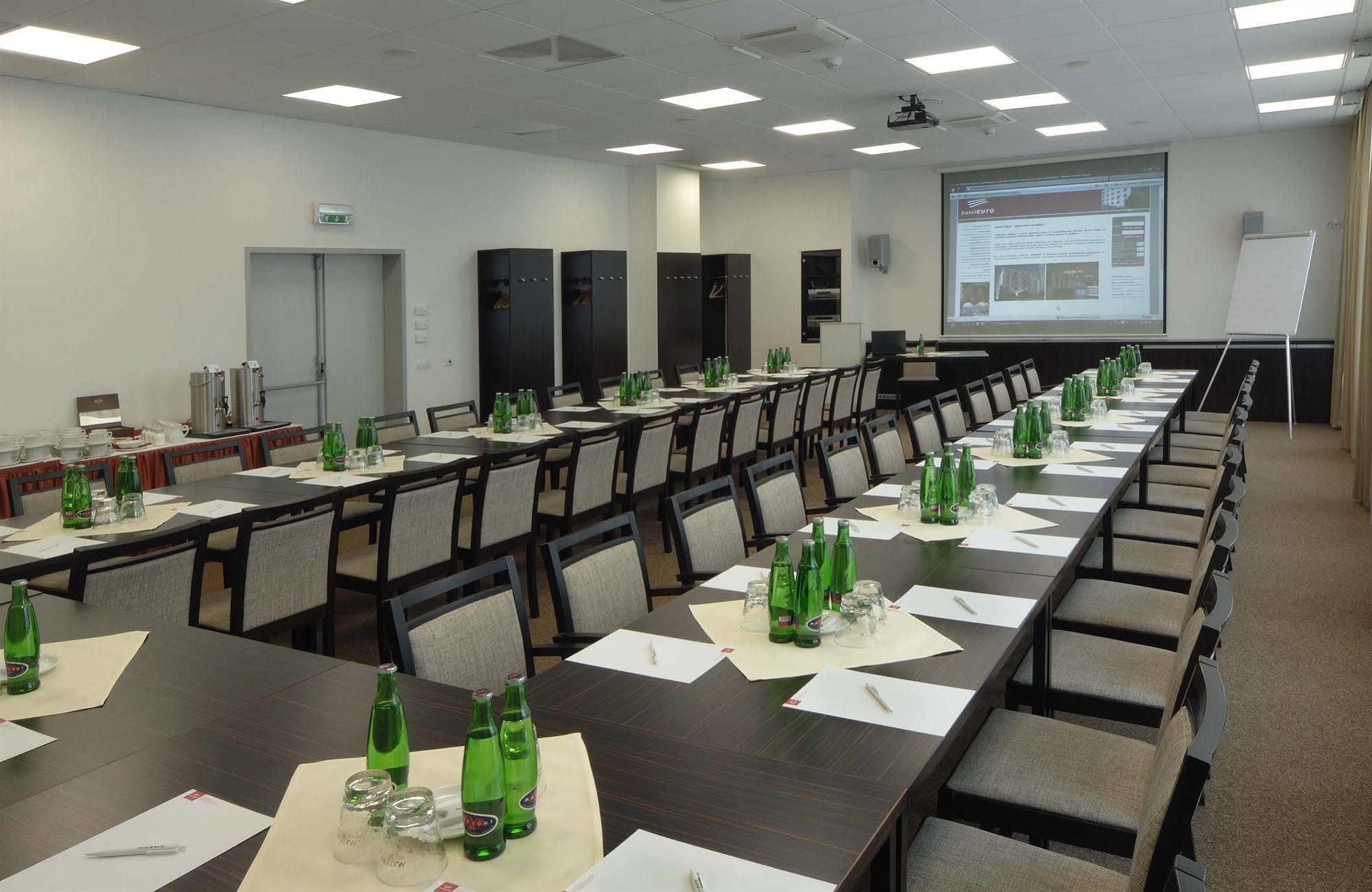Hotel Euro Pardubice Kültér fotó