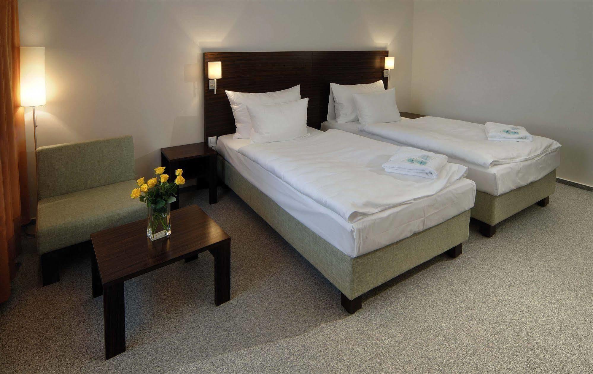 Hotel Euro Pardubice Kültér fotó
