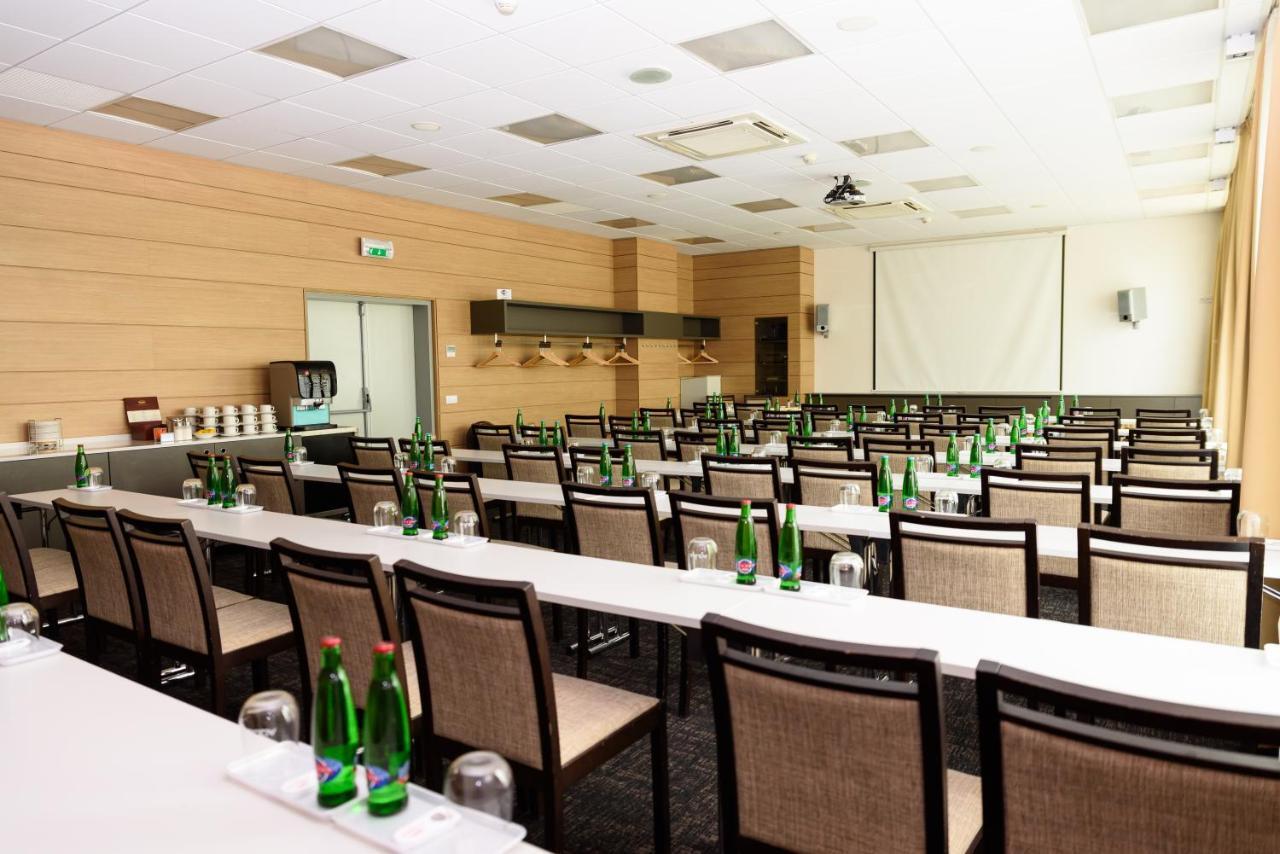 Hotel Euro Pardubice Kültér fotó