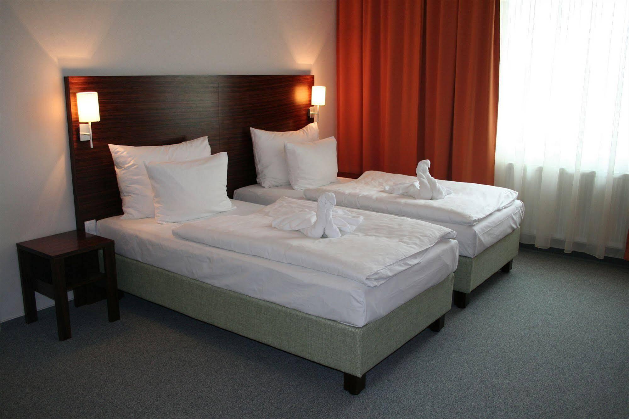 Hotel Euro Pardubice Kültér fotó