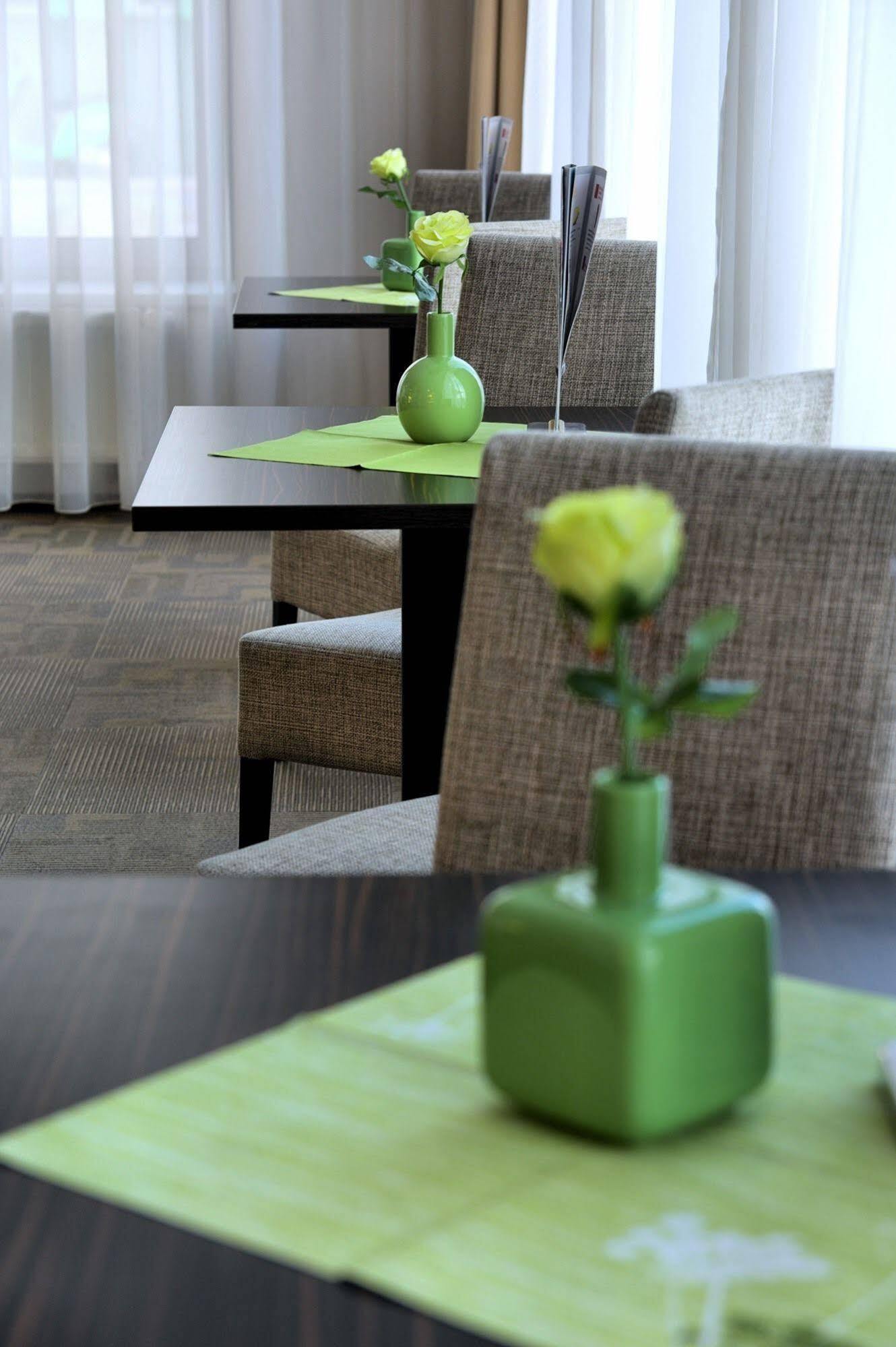 Hotel Euro Pardubice Kültér fotó