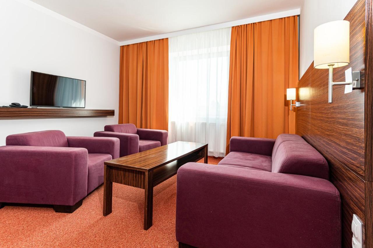 Hotel Euro Pardubice Kültér fotó