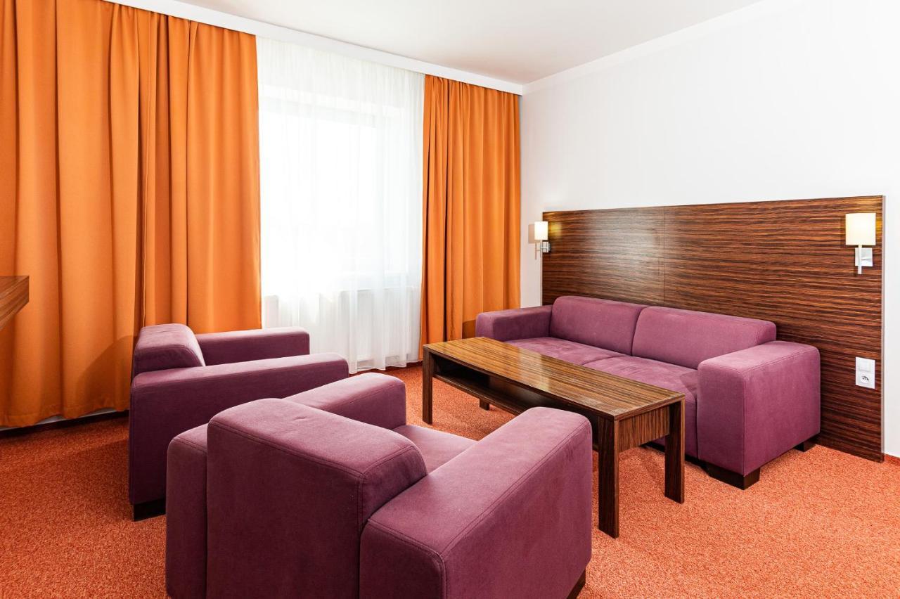 Hotel Euro Pardubice Kültér fotó